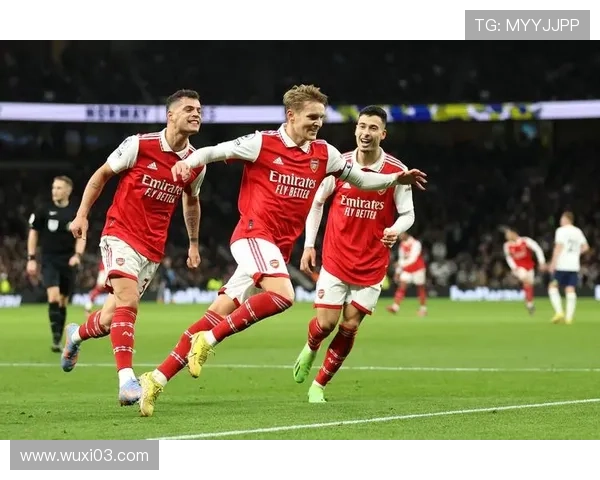 热刺三次高价报价难以撼西汉姆 热刺三次高价报价难以撼西汉姆